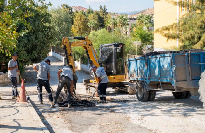 Ekipler Tamirat Çalışmalarını Sürdürüyor