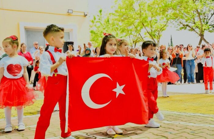 İkinci Dönem Bayrak Sevgisi Temasıyla Başlıyor