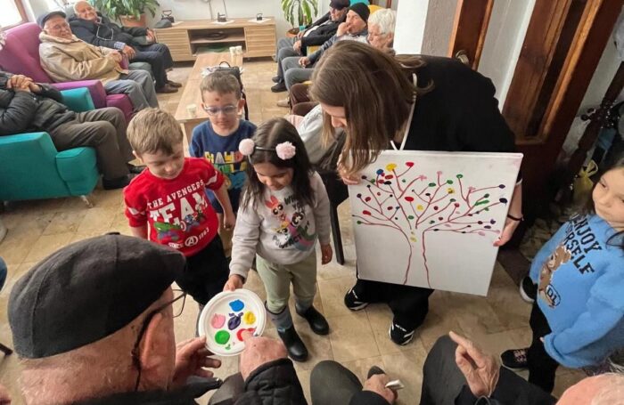 100 Yaş Evleri’nde Yüzler Gülüyor