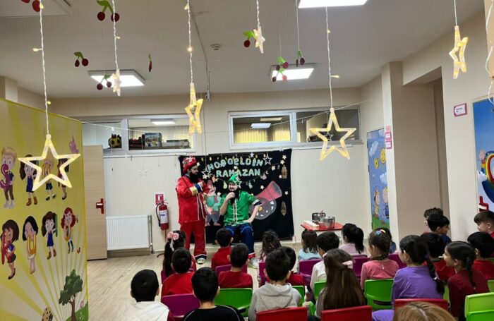 Ramazan Etkinliklerinde Hacivat – Karagöz Gösterisi