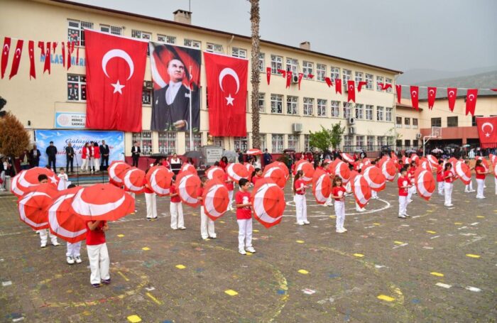 “23 Nisan, millet iradesinin çocuklara emanet edildiği büyük bir vizyonun adıdır…”