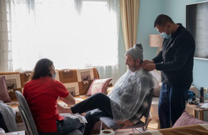 Milas Belediyesi Berber ve Kuaförlük Hizmetine Devam Ediyor