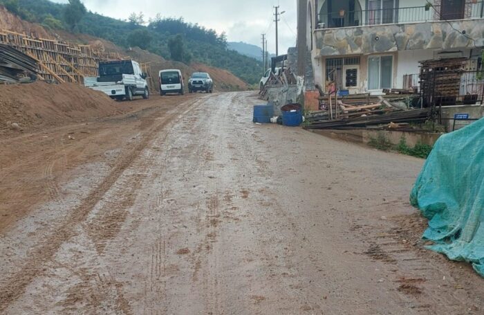 Milas’ta Yol Hafriyatla Kaplandı: Mahalleli Tepkili