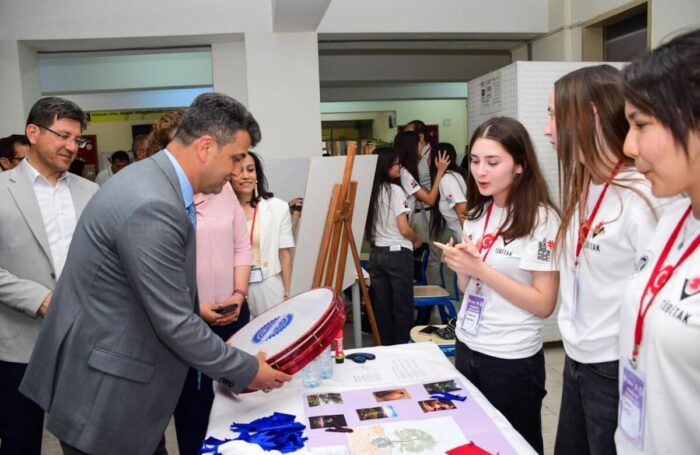 Cumhuriyet Anadolu Lisesi TÜBİTAK 4006 Bilim Fuarı Gerçekleştirildi